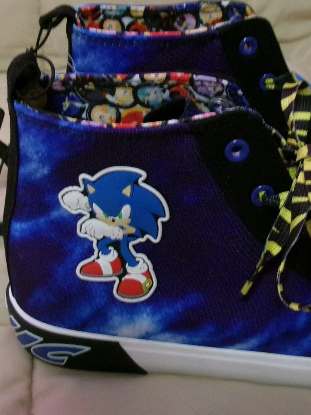 NWT GroundUp Sega Sonic the Hedgehog Size 6 Big Boy Shoes